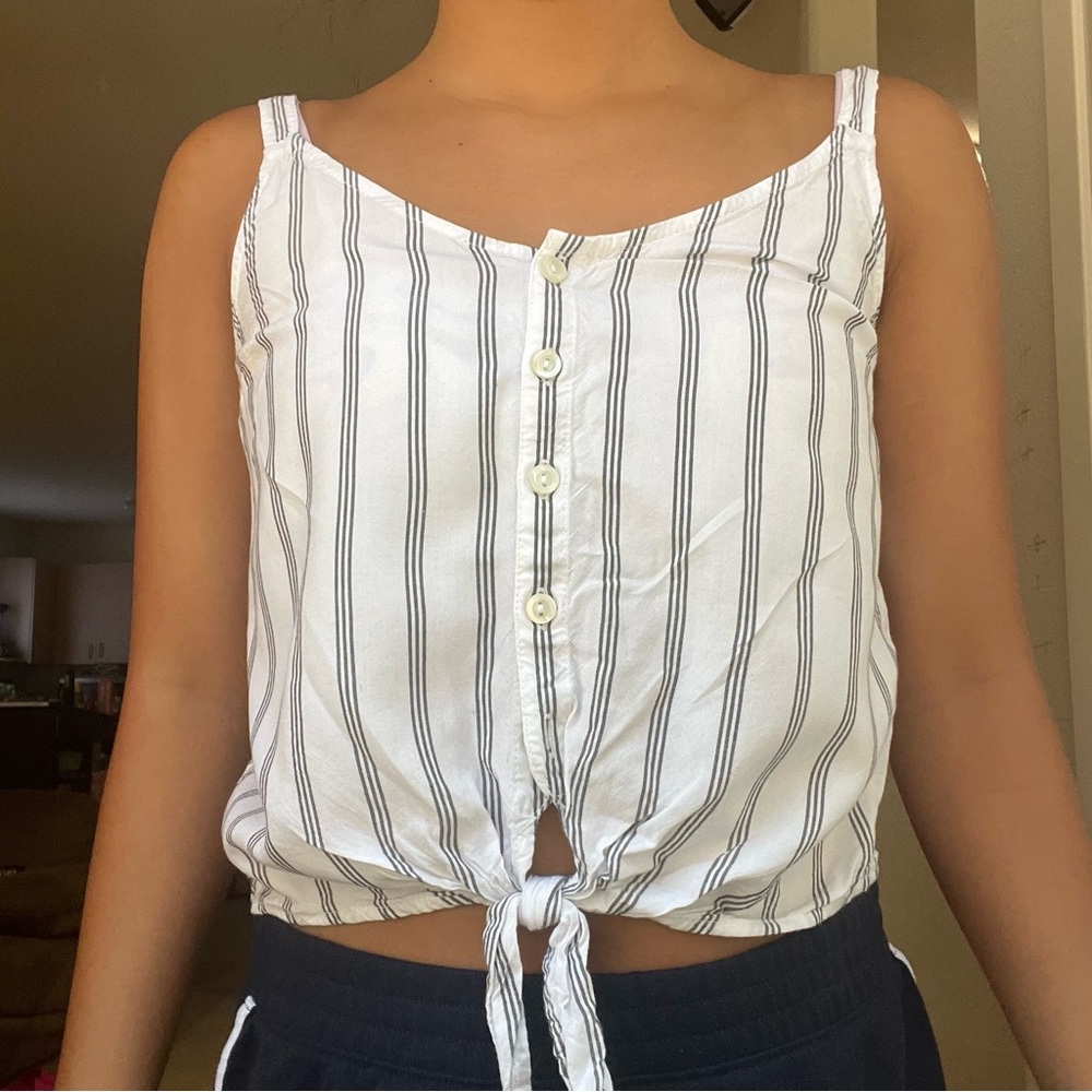 Hollister- tie front tank